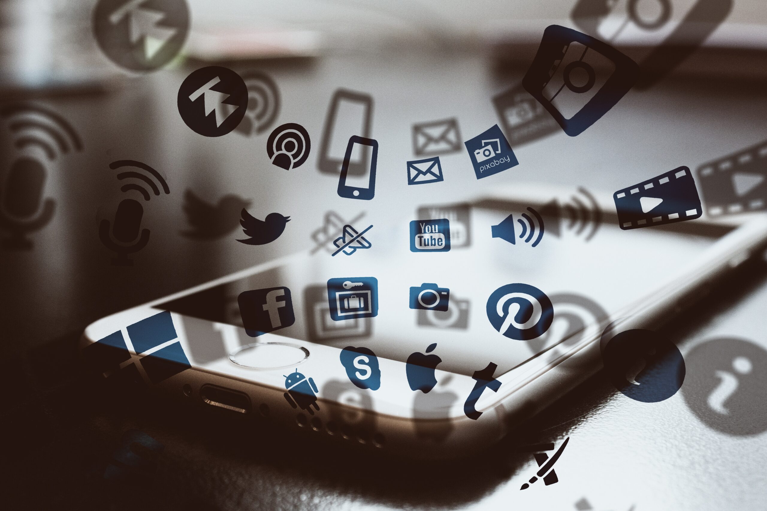 Dal dialogo alla strategia: come costruiamo un piano editoriale che rispecchia l’identità del cliente